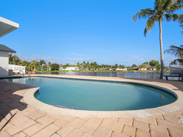 3-bedroom home for sale in Deerfield Beach - 1310 SW 26th Ave - MondialRealty