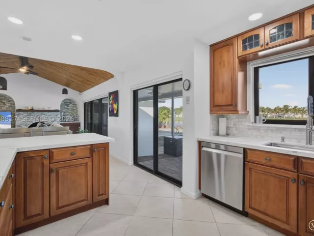 3-bedroom home for sale in Deerfield Beach - 1310 SW 26th Ave - MondialRealty