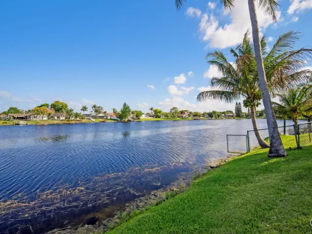 3-bedroom home for sale in Deerfield Beach - 1310 SW 26th Ave - MondialRealty