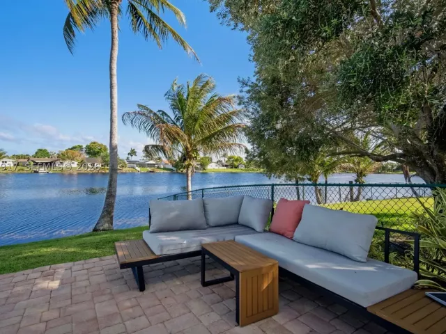 3-bedroom home for sale in Deerfield Beach - 1310 SW 26th Ave - MondialRealty