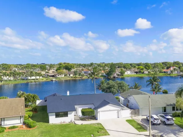 3-bedroom home for sale in Deerfield Beach - 1310 SW 26th Ave - MondialRealty