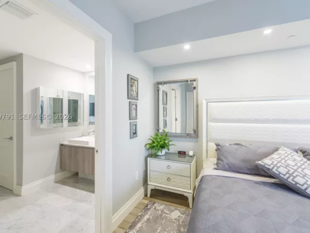 1-bedroom condo for rent in Miami - 801 S Miami Ave 3706 - MondialRealty
