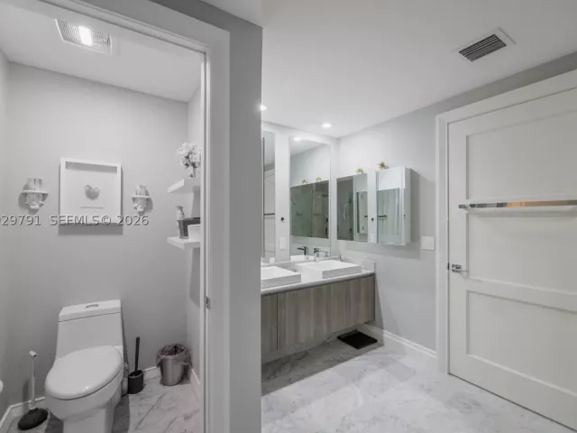 1-bedroom condo for rent in Miami - 801 S Miami Ave 3706 - MondialRealty