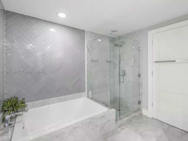 1-bedroom condo for rent in Miami - 801 S Miami Ave 3706 - MondialRealty