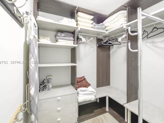 1-bedroom condo for rent in Miami - 801 S Miami Ave 3706 - MondialRealty