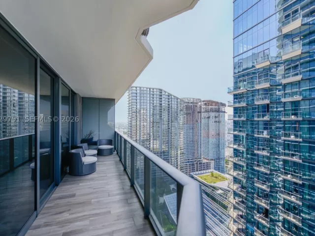 1-bedroom condo for rent in Miami - 801 S Miami Ave 3706 - MondialRealty