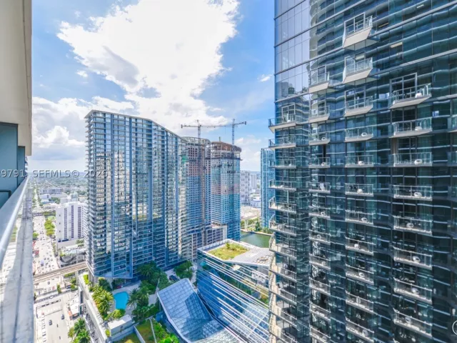 1-bedroom condo for rent in Miami - 801 S Miami Ave 3706 - MondialRealty