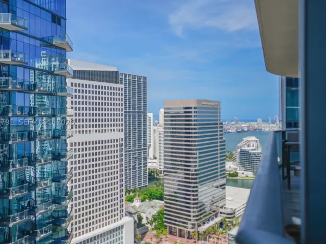 1-bedroom condo for rent in Miami - 801 S Miami Ave 3706 - MondialRealty