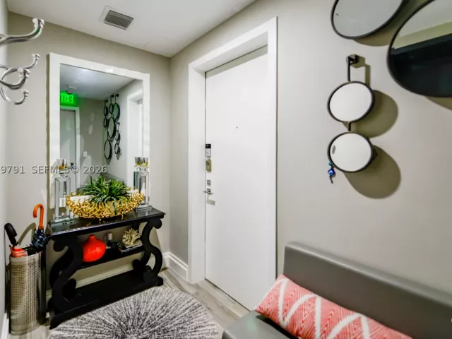 1-bedroom condo for rent in Miami - 801 S Miami Ave 3706 - MondialRealty