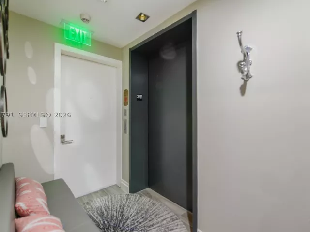 1-bedroom condo for rent in Miami - 801 S Miami Ave 3706 - MondialRealty