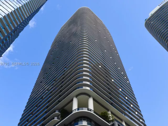 1-bedroom condo for rent in Miami - 801 S Miami Ave 3706 - MondialRealty