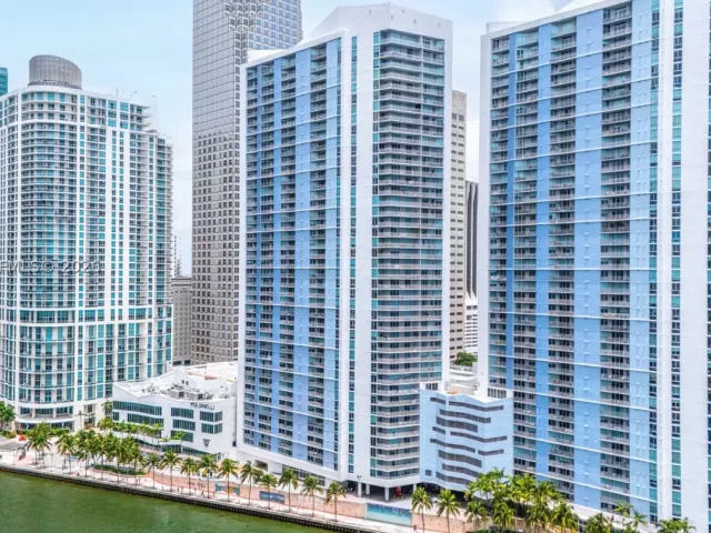 2-bedroom condo for sale in Miami - 325 S Biscayne Blvd 2219 - MondialRealty