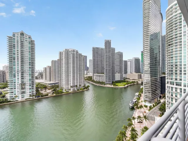 2-bedroom condo for sale in Miami - 325 S Biscayne Blvd 2219 - MondialRealty