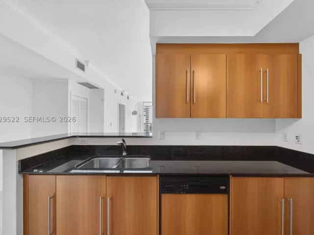 2-bedroom condo for sale in Miami - 325 S Biscayne Blvd 2219 - MondialRealty