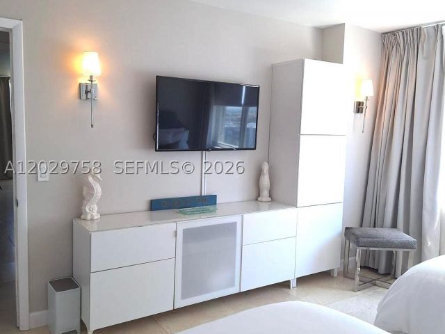 2-bedroom condo for rent in Hollywood - 2201 S Ocean Dr 2001 - MondialRealty