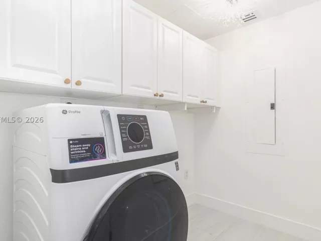 2-bedroom condo for rent in Fort Lauderdale - 333 Las Olas Way 1204 - MondialRealty