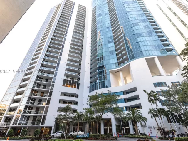 2-bedroom condo for rent in Fort Lauderdale - 333 Las Olas Way 1204 - MondialRealty