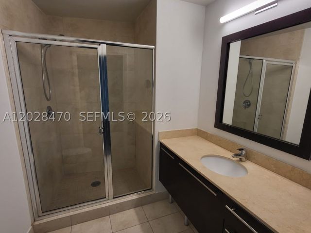 2-bedroom condo for rent in Miami - 1900 N Bayshore Dr 2415 - MondialRealty