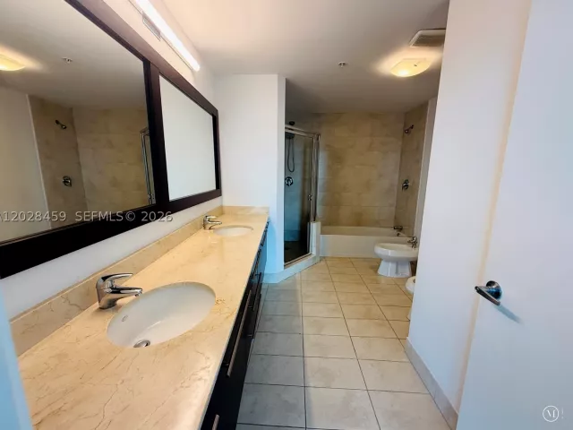 2-bedroom condo for sale in Miami - 1900 N Bayshore Dr 2415 - MondialRealty