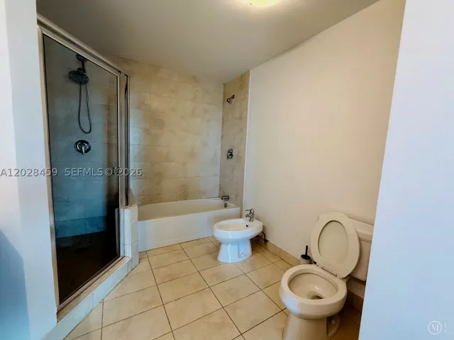 2-bedroom condo for sale in Miami - 1900 N Bayshore Dr 2415 - MondialRealty