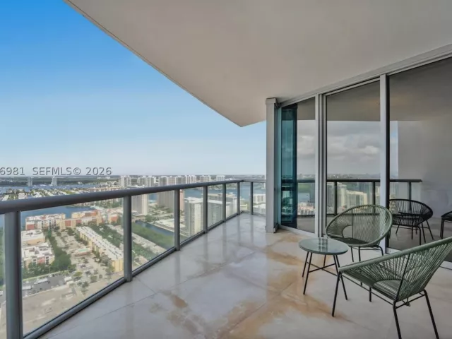 3-bedroom condo for sale in Sunny Isles Beach - 17121 Collins Ave 3905 - MondialRealty