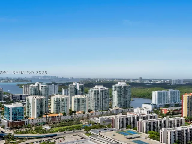 3-bedroom condo for sale in Sunny Isles Beach - 17121 Collins Ave 3905 - MondialRealty
