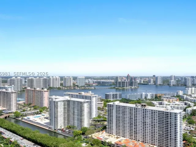 3-bedroom condo for sale in Sunny Isles Beach - 17121 Collins Ave 3905 - MondialRealty