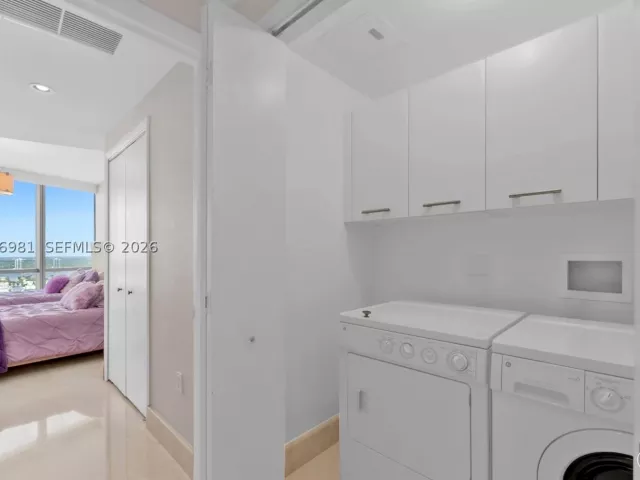 3-bedroom condo for sale in Sunny Isles Beach - 17121 Collins Ave 3905 - MondialRealty