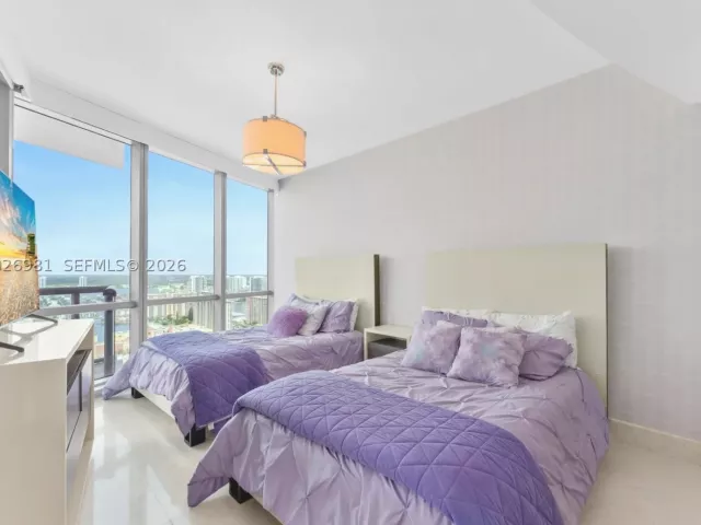 3-bedroom condo for sale in Sunny Isles Beach - 17121 Collins Ave 3905 - MondialRealty