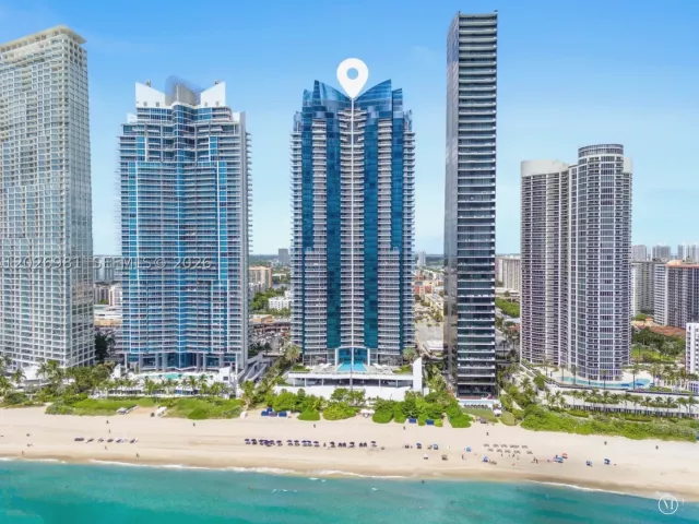 3-bedroom condo for sale in Sunny Isles Beach - 17121 Collins Ave 3905 - MondialRealty