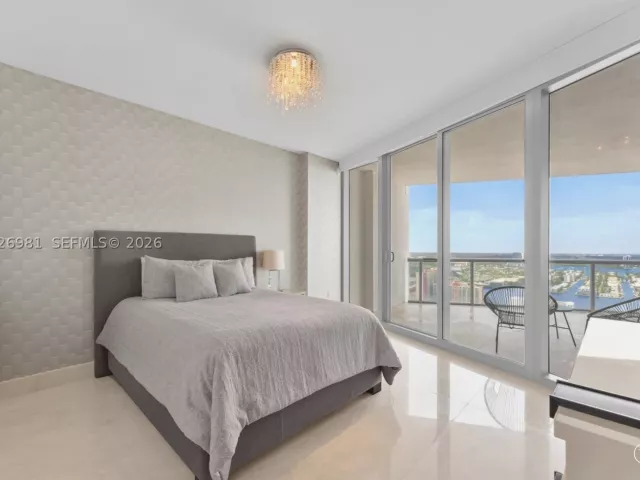 3-bedroom condo for sale in Sunny Isles Beach - 17121 Collins Ave 3905 - MondialRealty