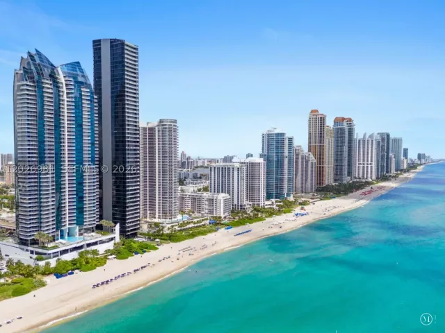 3-bedroom condo for sale in Sunny Isles Beach - 17121 Collins Ave 3905 - MondialRealty