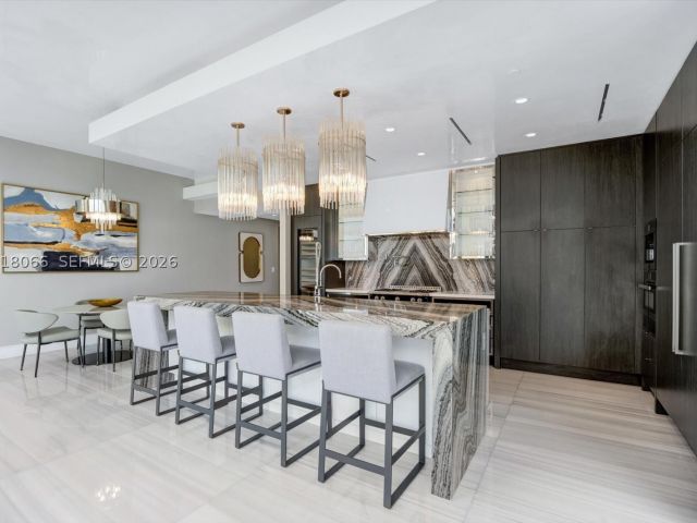5-bedroom condo for sale in Sunny Isles Beach - 17901 Collins Ave 2704 - MondialRealty