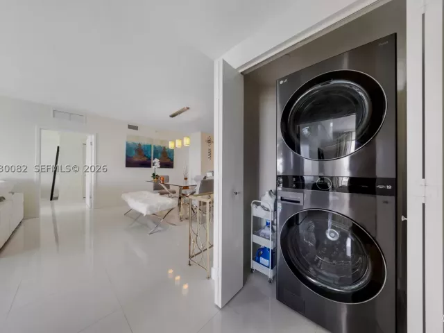2-bedroom condo for sale in Fort Lauderdale - 2821 N Ocean Blvd 508S - MondialRealty