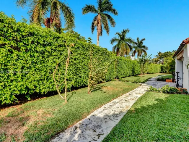 3-bedroom home for sale in Miami Beach - 6350 Pinetree Dr - MondialRealty