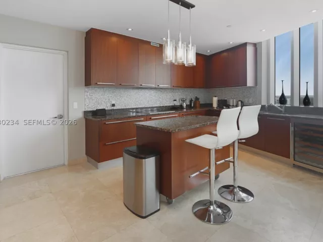 3-bedroom condo for sale in Sunny Isles Beach - 15901 Collins Ave 2004 - MondialRealty