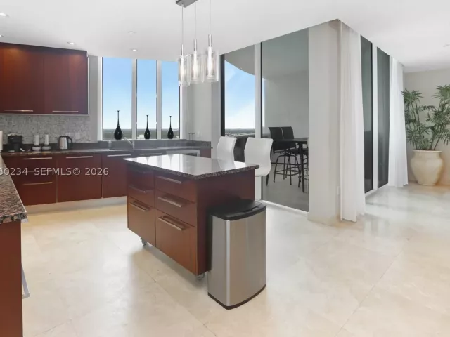 3-bedroom condo for sale in Sunny Isles Beach - 15901 Collins Ave 2004 - MondialRealty