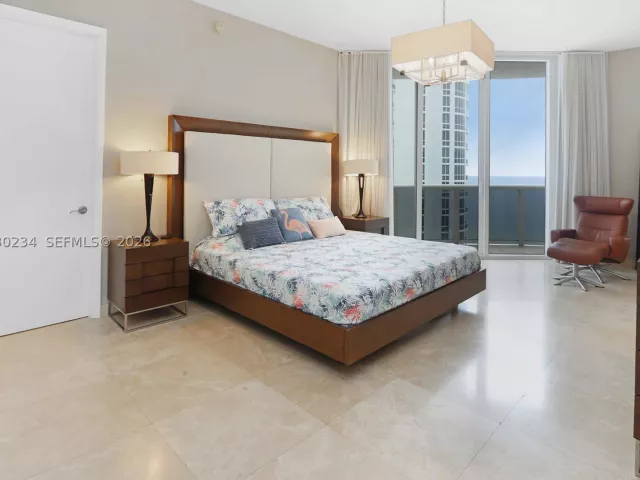 3-bedroom condo for sale in Sunny Isles Beach - 15901 Collins Ave 2004 - MondialRealty