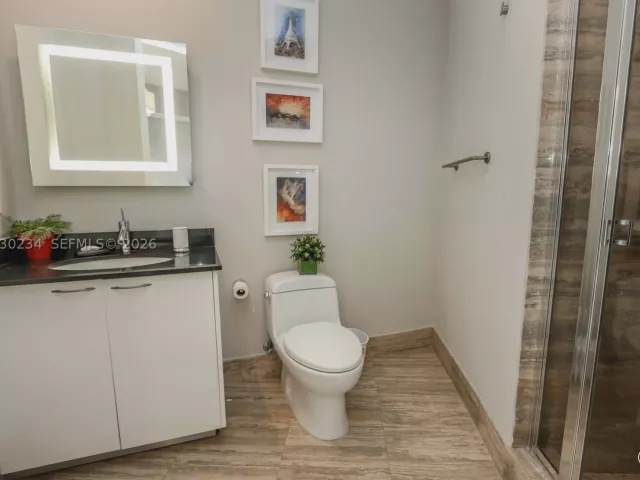 3-bedroom condo for sale in Sunny Isles Beach - 15901 Collins Ave 2004 - MondialRealty