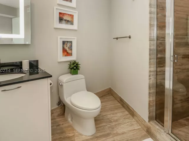 3-bedroom condo for sale in Sunny Isles Beach - 15901 Collins Ave 2004 - MondialRealty