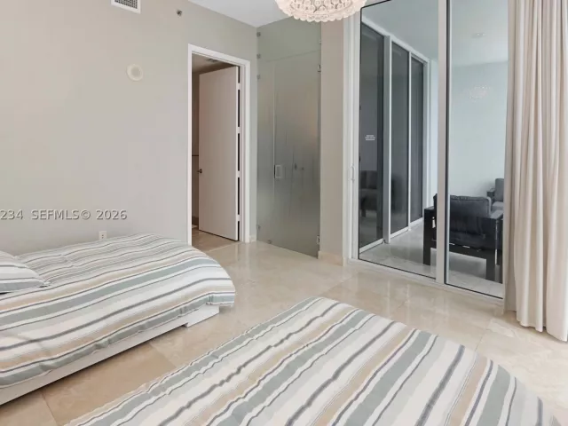 3-bedroom condo for sale in Sunny Isles Beach - 15901 Collins Ave 2004 - MondialRealty