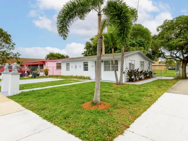 3-bedroom home for sale in Delray Beach - 145 SW 13th Avenue - MondialRealty