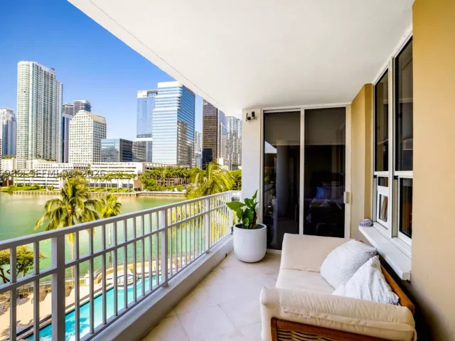 3-bedroom condo for rent in Miami - 701 Brickell Key Blvd 512 - MondialRealty