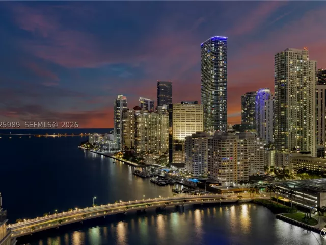 3-bedroom condo for rent in Miami - 701 Brickell Key Blvd 512 - MondialRealty
