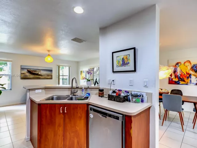 3-bedroom home for sale in Miami - 16600 SW 47th Ter - MondialRealty