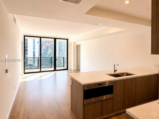 2-bedroom condo for rent in Miami - 801 S Miami Ave 1502 - MondialRealty