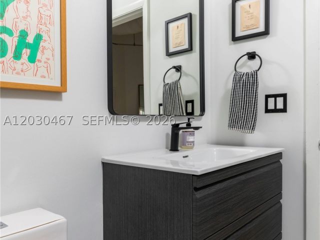 2-bedroom condo for sale in Miami - 700 NE 25th St 1003 - MondialRealty