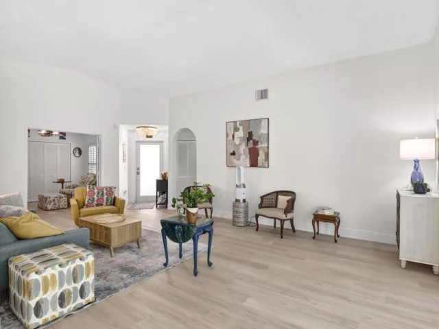 3-bedroom home for sale in Pembroke Pines - 327 SW 191st Terrace - MondialRealty