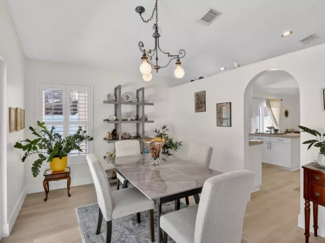 3-bedroom home for sale in Pembroke Pines - 327 SW 191st Terrace - MondialRealty
