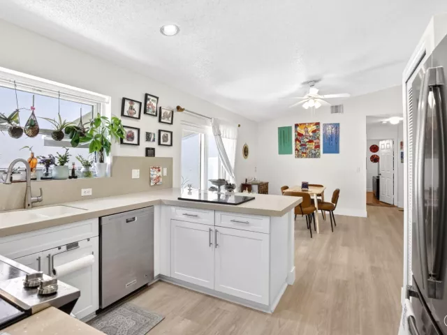 3-bedroom home for sale in Pembroke Pines - 327 SW 191st Terrace - MondialRealty